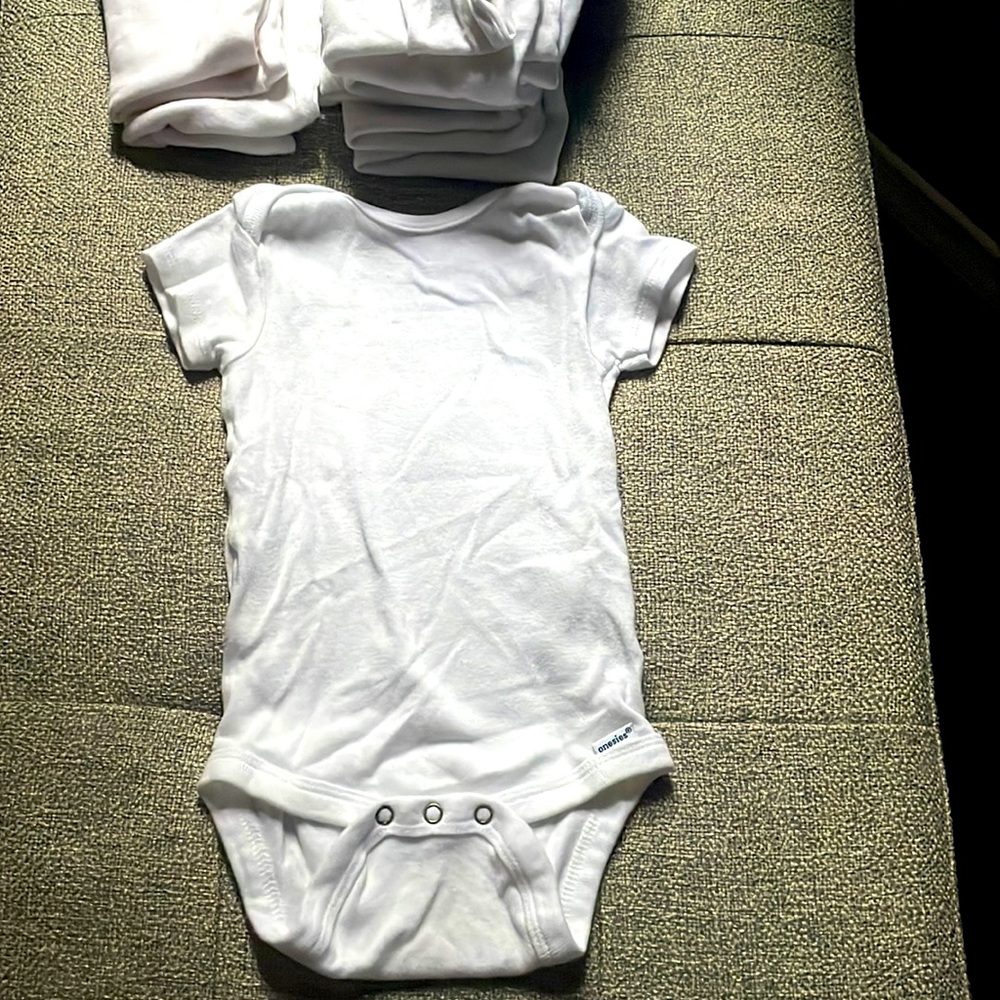 Short sleeve white onesies